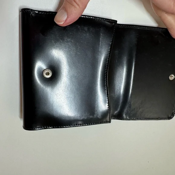 Gucci Black Patent Leather Embossed Logo Wallet EUC with COA - Picture 8 of 16
